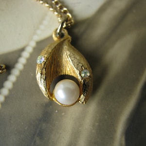 Vintage Cultured Pearl Pendant, Cultured Pearl Necklace, Wedding Necklace, Bridal Necklace, Vintage