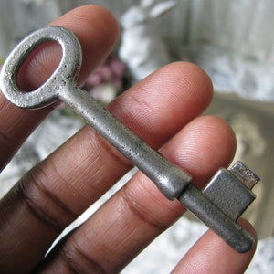 Decoración antigua de Halloween, llave francesa antigua, llave antigüedad del pecho, gran llave antigua, llave de la boda, ficha de boda, ficha de amor