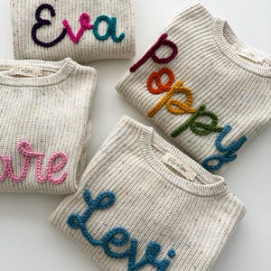 Pull avec prénom brodé à la main pour grands enfants de 6 à 12 ans, pull avec prénom personnalisé, pull brodé surdimensionné de confettis pour enfants, pull en tricot image 5