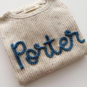 Pull avec prénom brodé à la main pour grands enfants de 6 à 12 ans, pull avec prénom personnalisé, pull brodé surdimensionné de confettis pour enfants, pull en tricot image 10
