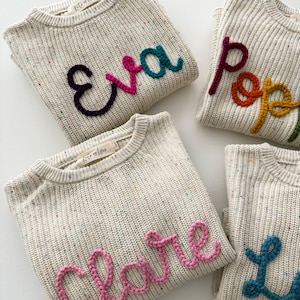 Pull avec prénom brodé à la main pour grands enfants de 6 à 12 ans, pull avec prénom personnalisé, pull brodé surdimensionné de confettis pour enfants, pull en tricot image 3