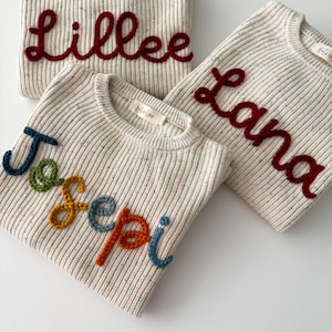 Pull avec prénom brodé à la main pour grands enfants de 6 à 12 ans, pull avec prénom personnalisé, pull brodé surdimensionné de confettis pour enfants, pull en tricot image 4