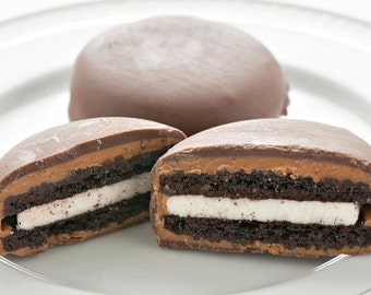 Peanut Butter and Chocolate Dipped Oreos (6)