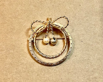 Vintage Gold sparkly ribbon brooch