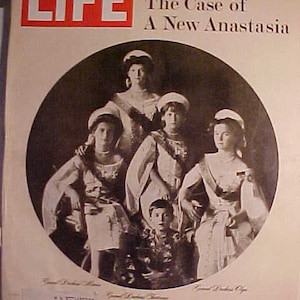 October 18, 1963 LIFE Magazine with Grand Duchess on the Cover has 146 pages of ads and articles, Birthday Gift Idea No.3