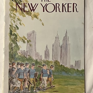 Peut inclure: Couverture du magazine The New Yorker du 19 juillet 1976. L'illustration montre une &eacute;quipe de baseball marchant dans un parc, avec une vue sur la ville en arri&egrave;re-plan. Les membres de l'&eacute;quipe portent des chemises bleues et des &eacute;quipements de baseball.
