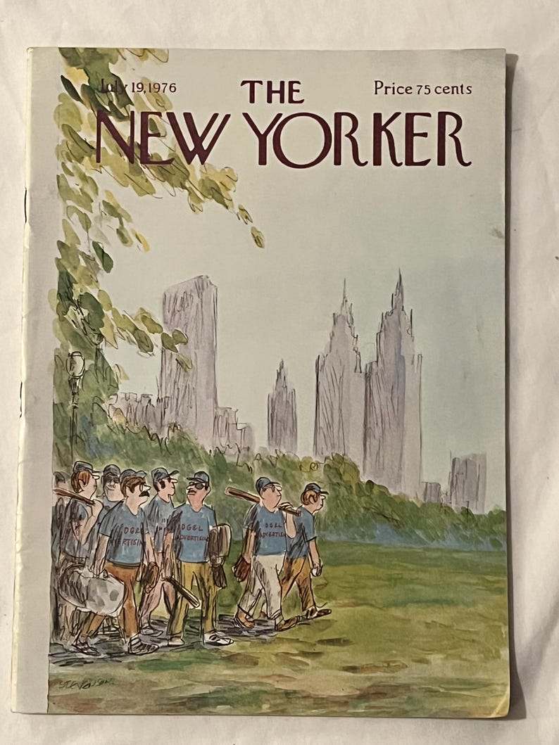 Peut inclure: Couverture du magazine The New Yorker du 19 juillet 1976. L'illustration montre une &eacute;quipe de baseball marchant dans un parc, avec une vue sur la ville en arri&egrave;re-plan. Les membres de l'&eacute;quipe portent des chemises bleues et des &eacute;quipements de baseball.