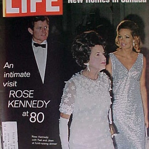 July 17, 1970 LIFE Magazine with Rose Kennedy and Ted & Joan Kennedy on the Cover has 66 pages of ads and articles, Birthday Gift Idea #2