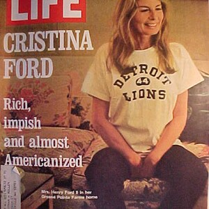 June 4, 1971 LIFE Magazine with Christina Ford on the Cover has 80 pages of ads and articles, Birthday Gift Idea No.7