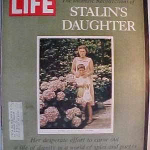 September 22, 1967 LIFE Magazine with Stalin&#39;s Daughter on the Cover has 136 pages of ads and articles, Birthday Gift Idea No. 2