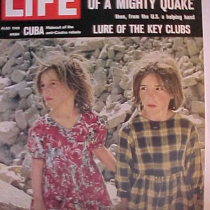 September 21, 1962 LIFE Magazine with Two Earth Quake Girls on the Cover has 116 pages of ads and articles, Birthday Gift Idea No.5