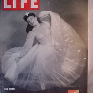 October 26, 1942 LIFE Magazine Joan Leslie on the Cover has 144 pages of ads and articles, Birthday Gift Idea