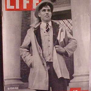 November 30, 1942 LIFE Magazine Bob Berger on the Cover has 144 pages of ads and articles , Birthday Gift Idea No.3