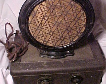 c1928-29 Atwater Kent Model 46 Radio complete with all tubes and model F-2 Radio Speaker, Antique Vintage Radio, Movie Prop Idea