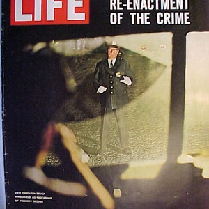 August 31, 1962 LIFE Magazine with Great Mail Robbery Restaging on the Cover has 82 pages of ads and articles, Great Birthday Gift Idea