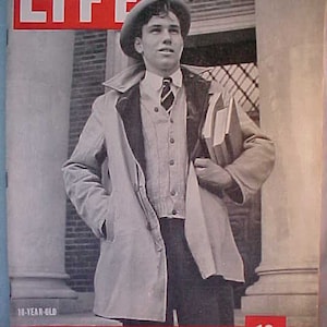 November 30, 1942 LIFE Magazine Bob Berger on the Cover has 144 pages of ads and articles , Birthday Gift Idea No.2
