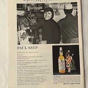 Peut inclure: Page de magazine vintage avec une photo en noir et blanc de Paul Szep et une publicit&eacute; pour le Scotch Dewar's White Label. La publicit&eacute; comprend une bouteille de scotch et une figurine de soldat &eacute;cossais.