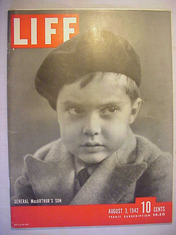 History for Kids: An Illustrated Biography of Douglas MacArthur for Children