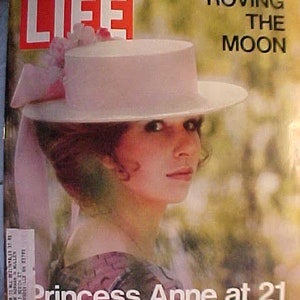 August 20, 1971 LIFE Magazine with Princess Anne on the Cover has 68 pages of ads and articles, Birthday Gift Idea
