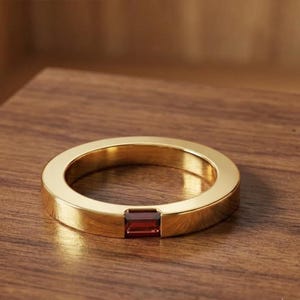 Anello minimalista in oro con rubino rosso, anello unisex moderno, elegante gioiello in oro, regalo unico per anniversario.
