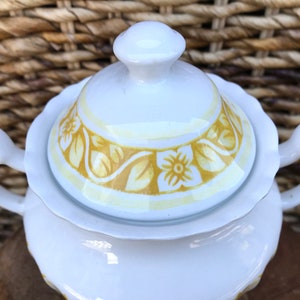 J & G Meakin England Sugar and Creamer Classic White Yellow Floral Medici Pattern Set of 2 image 9