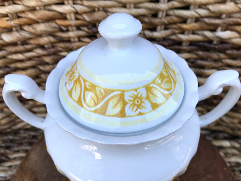 J & G Meakin England Sugar and Creamer Classic White Yellow Floral Medici Pattern Set of 2 image 9