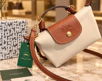 Longchamp Mini Vit Axelväska, Avtagbar Handväska med Rem, Lyxig Nylon Axelväska, Elegant Vardagsdesignerväska Present till Kvinnor