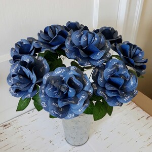 Roses en papier cadeau décoration denim et diamants avec impression personnalisée pour les anniversaires, les douches, toutes les occasions, lot de 12