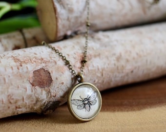 Dainty Bee Necklace, Nature Lover Jewelry, Bee Keeper Gift