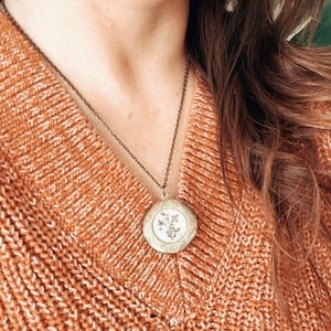 Botanical Vintage Inspired Round Locket Necklace,  Floral Photo Locket Sentimental Gift