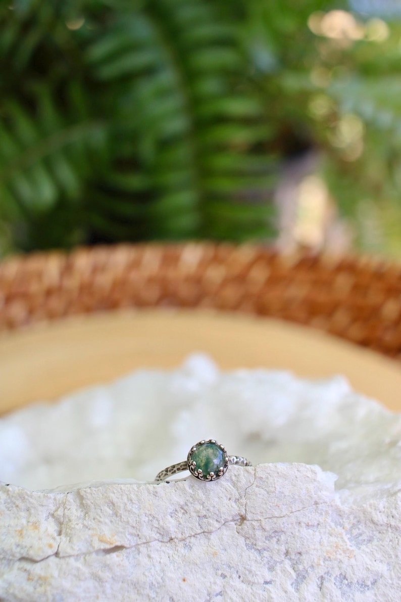 Anillo de ágata musgosa, joyería minimalista con piedras preciosas, regalo para amantes de la naturaleza. imagen 5