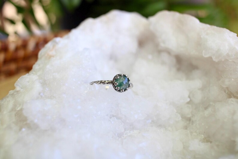 Anillo de ágata musgosa, joyería minimalista con piedras preciosas, regalo para amantes de la naturaleza. imagen 7