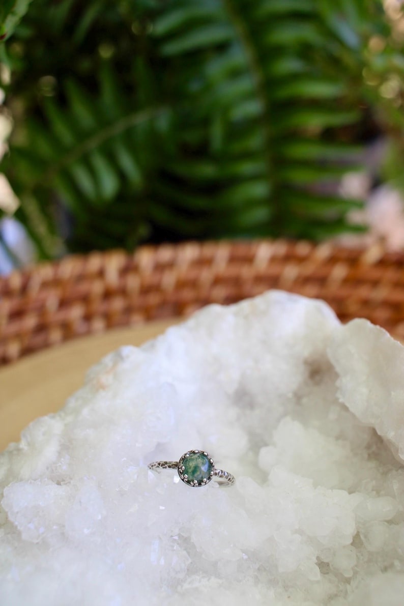 Anillo de ágata musgosa, joyería minimalista con piedras preciosas, regalo para amantes de la naturaleza. imagen 2