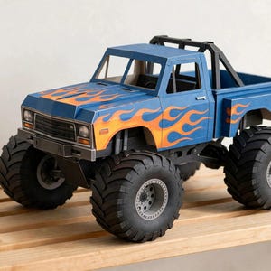 Monstertruck-Modellbausatz – 3D-Papiermodell: Großer, 30 cm langer, ausdruckbarer LKW aus Karton mit 10 cm großen Reifen, Flammen und Überrollbügel