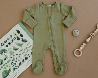 Organic Footed Zipper Baby One Piece, Romper, Pajamas, PJs, Footies, Onesie, Girl, Boy, Newborn, Green, Gift, Sustainable, Ecofriendly