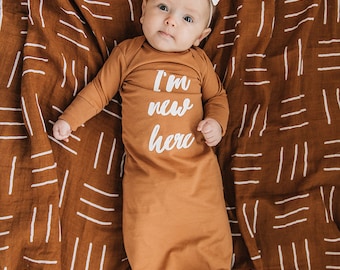 I'm New Here Organic Cotton Baby Gown, Knot Gown, Unisex, Gender Neutral, Newborn, Infant, Ginger, Brown, Natural, Hello World