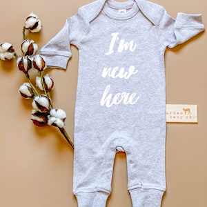 I&#39;m New Here, Hello World, Newborn, Organic Cotton Baby Bodysuit, Playsuit, Baby Girl, Baby Boy, Unisex Baby, Ecofriendly, Handmade, Gift