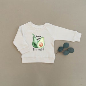 Könnte beinhalten: Ein weißer Langarmsweatshirt mit einem grünen Avocado-Motiv und dem Text "You're all I ave wanted."
