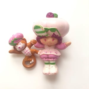 Vintage Raspberry Tart and Rhubarb monkey -Strawberry Shortcake mini figure from Riding in a Car set 1983