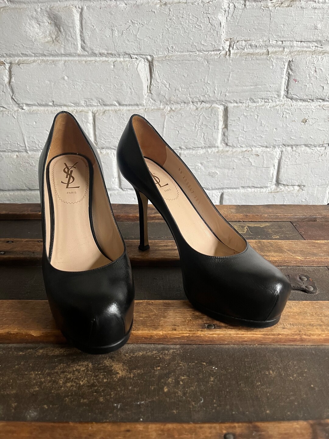 YVES SAINT LAURENT Black Leather Tribtoo Pumps, Stiletto Platform
