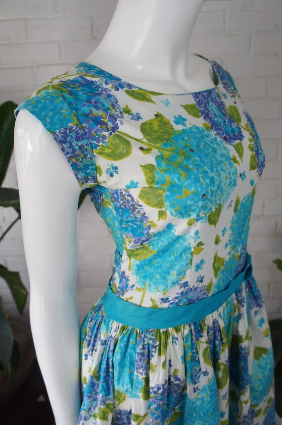 BLUE HYDRANGEAS Vintage 1950s Floral Cotton Tea D… - image 3