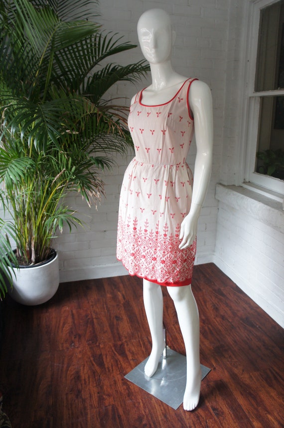 EYELET EMBROIDERY Vintage 1960's Folk Inspired Cot