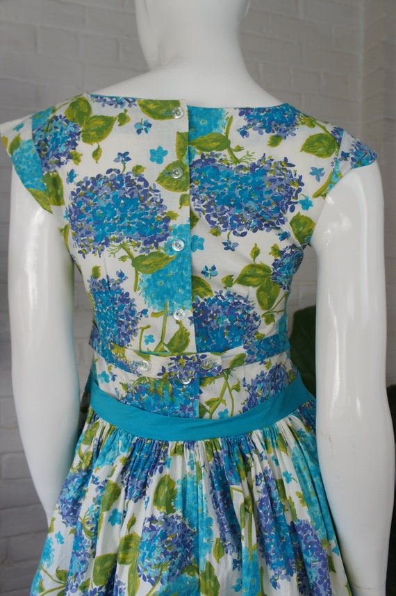 BLUE HYDRANGEAS Vintage 1950s Floral Cotton Tea D… - image 7