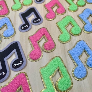 Patch termocolante com nota musical em chenille: Glitter Edge, Band Camp Buddies™