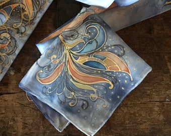 Pochette de costume plume bleue personnalisée peinte à la main en soie pastel