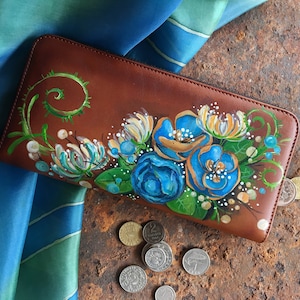 Cartera pintada a mano Bonita cartera de cuero para mujer Cartera de flores azul pastel para mujer