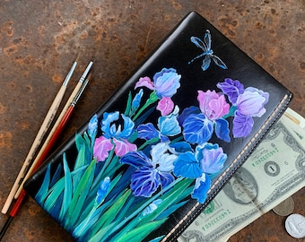 Bonita cartera de mano tipo sobre, cartera larga para teléfono y pasaporte, de cuero pintado a mano.
