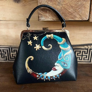 Bolso mini con marco Monedero con cierre de beso Cartera cruzada de cuero Arte lunar pintado a mano