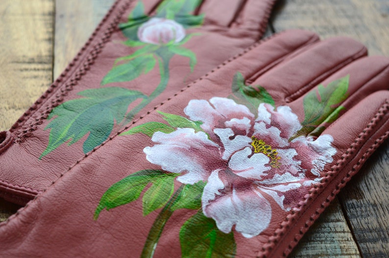 Gants en cuir pour femme Manchettes rose poudré, cadeau pivoine japonaise peinte à la main image 2