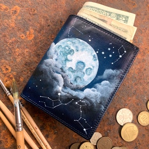 Cartera de bruja de luna de cosecha Cartera de cuero para hombre de tres pliegues Regalo de tercer aniversario Pintada a mano